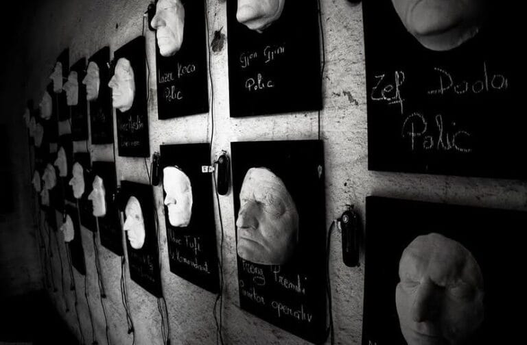 shpirtërim Maskat që zbulojnë